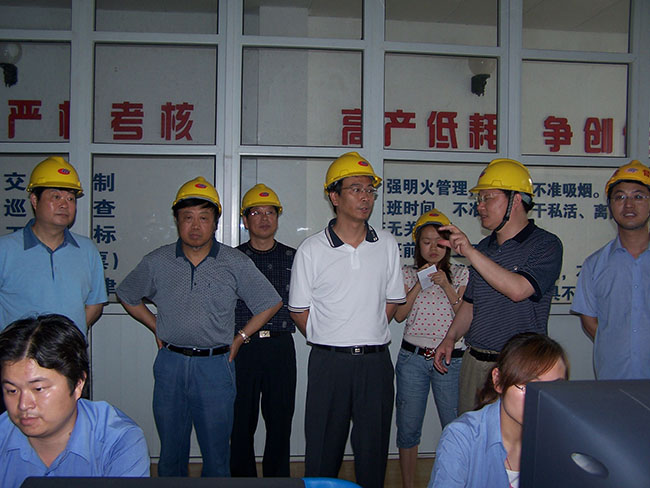 2007年6月21日，張家港市市長(zhǎng)王翔到集團(tuán)核心企業(yè)華昌化工合成主控室參觀(guān)