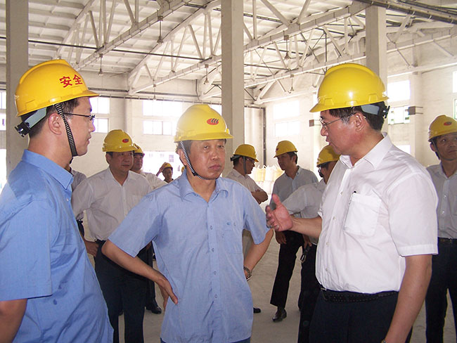 2009年7月20日，張家港市委書(shū)記黃欽來(lái)我公司進(jìn)行高溫慰問(wèn)及夏季安全生產(chǎn)檢查