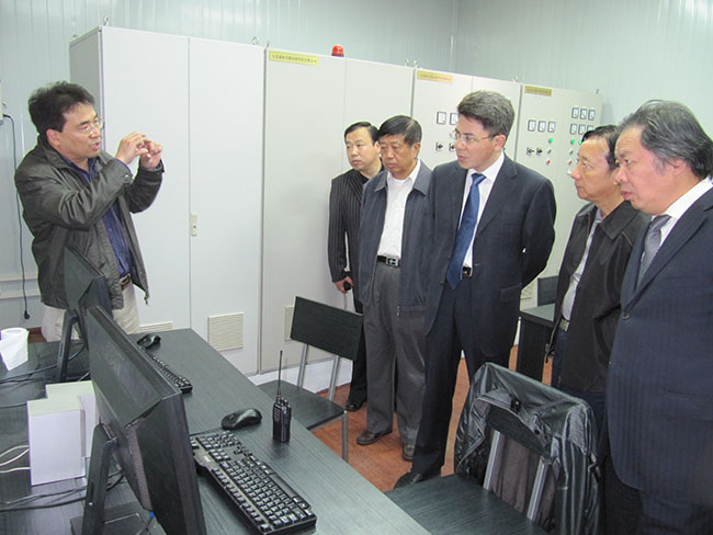2010年10月11日，張家港市委副書(shū)記梁一波到集團(tuán)下屬企業(yè)艾克沃公司考察